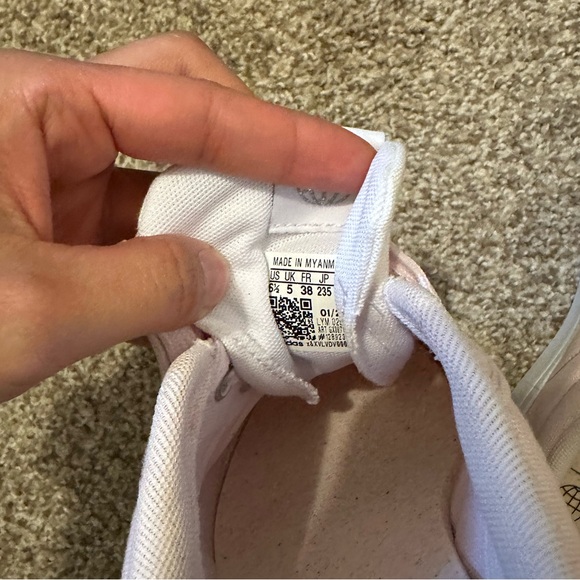 Pink Adidas - Picture 4 of 6